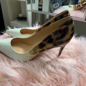 Heels not authentic 4.5 heel